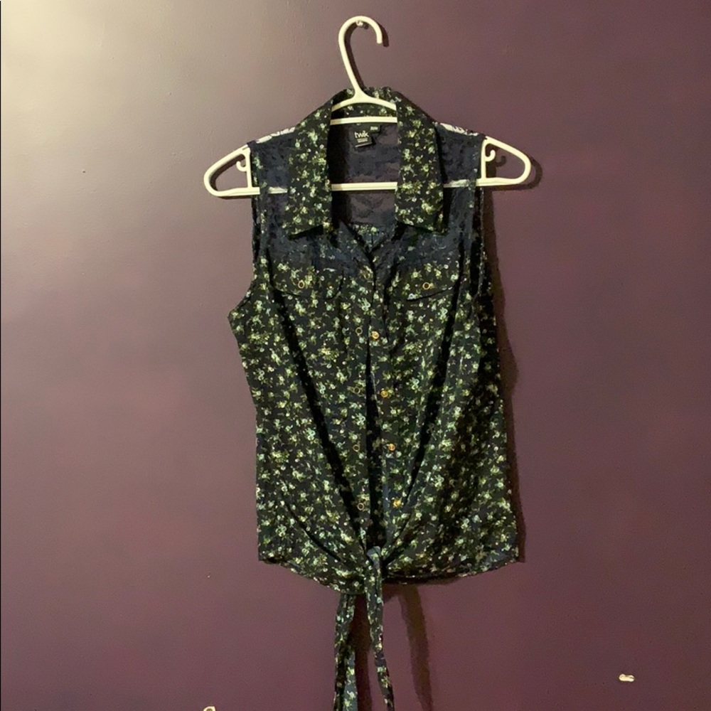 Twik lace and flower tank blouse